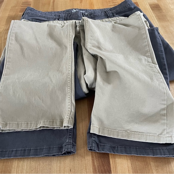 NWT Izod shorts + 3 pairs of pants. Mens 36 ONLY $10 for ALL!!! - Picture 8 of 13